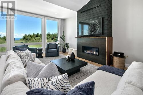 125 Mountain Road, Meaford, ON - Indoor Photo Showing Living Room With Fireplace