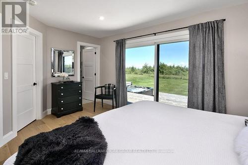 125 Mountain Road, Meaford, ON - Indoor Photo Showing Bedroom