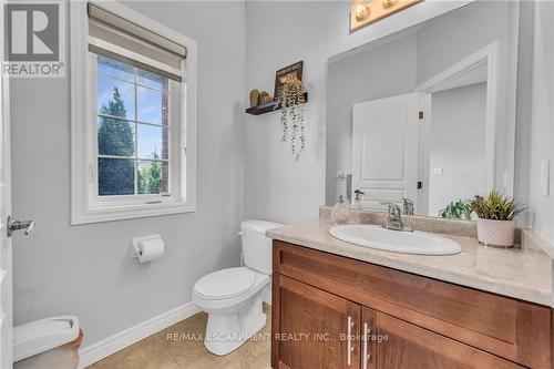 147 Garinger Crescent, Hamilton, ON - Indoor Photo Showing Bathroom