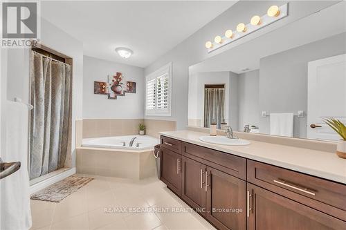 147 Garinger Crescent, Hamilton, ON - Indoor Photo Showing Bathroom