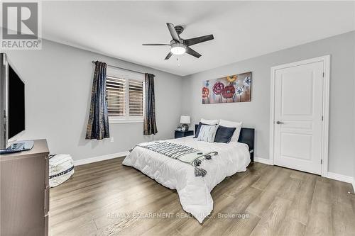 147 Garinger Crescent, Hamilton, ON - Indoor Photo Showing Bedroom