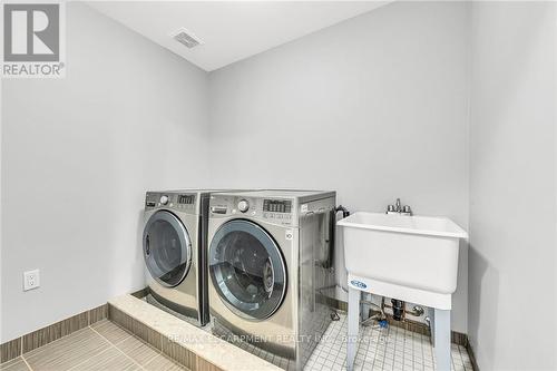 147 Garinger Crescent, Hamilton, ON - Indoor Photo Showing Laundry Room