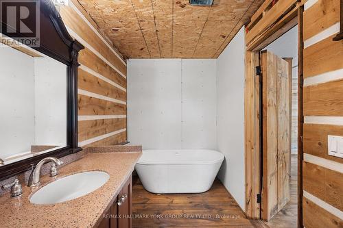 524 Black River Road, Kawartha Lakes, ON - Indoor Photo Showing Bathroom