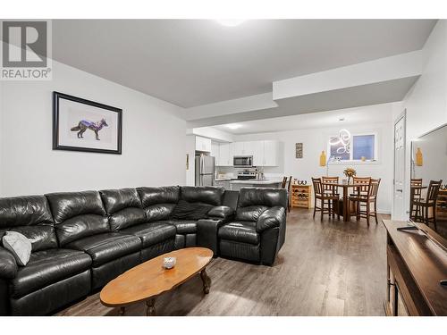 2472 Harmon Road, West Kelowna, BC - Indoor Photo Showing Living Room