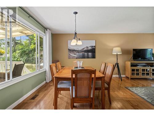 808 28Th Street Se, Salmon Arm, BC - Indoor Photo Showing Dining Room