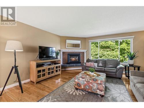 880 28Th Street Se, Salmon Arm, BC - Indoor Photo Showing Living Room With Fireplace