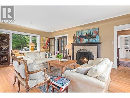 1812 Marshall Street, Kelowna, BC - Indoor Photo Showing Living Room With Fireplace
