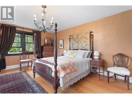 1812 Marshall Street, Kelowna, BC - Indoor Photo Showing Bedroom