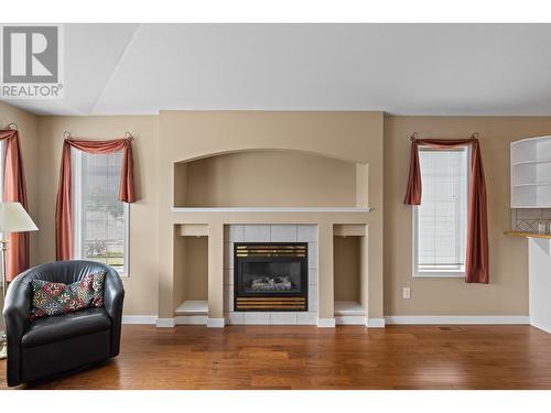 3425 East Boundary Road Unit# 15, West Kelowna, BC - Indoor Photo Showing Living Room With Fireplace