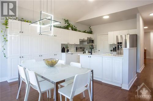 927 Como Crescent, Orleans, ON - Indoor Photo Showing Dining Room