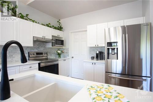 927 Como Crescent, Orleans, ON - Indoor Photo Showing Kitchen With Stainless Steel Kitchen