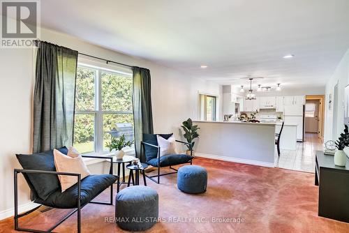 15 Don Court, Kawartha Lakes, ON - Indoor Photo Showing Living Room