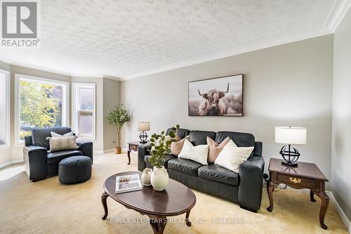 15 Don Court, Kawartha Lakes, ON - Indoor Photo Showing Living Room
