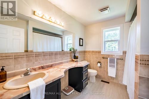 15 Don Court, Kawartha Lakes, ON - Indoor Photo Showing Bathroom