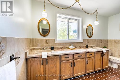 15 Don Court, Kawartha Lakes, ON - Indoor Photo Showing Bathroom