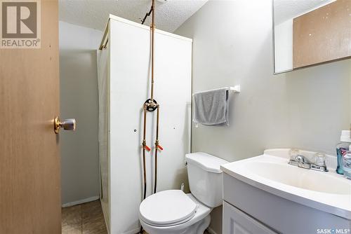 1-6 931 7Th Avenue N, Saskatoon, SK - Indoor Photo Showing Bathroom