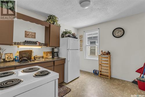1-6 931 7Th Avenue N, Saskatoon, SK - Indoor Photo Showing Kitchen