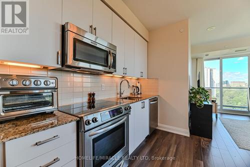 1909 - 18 Graydon Hall Drive, Toronto, ON - Indoor Photo Showing Kitchen With Upgraded Kitchen