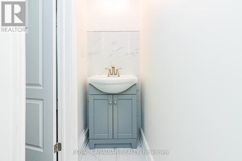 20 Kitson Drive, Toronto, ON - Indoor Photo Showing Bathroom
