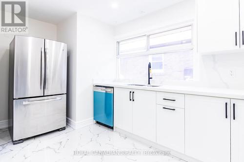 20 Kitson Drive, Toronto, ON - Indoor Photo Showing Kitchen