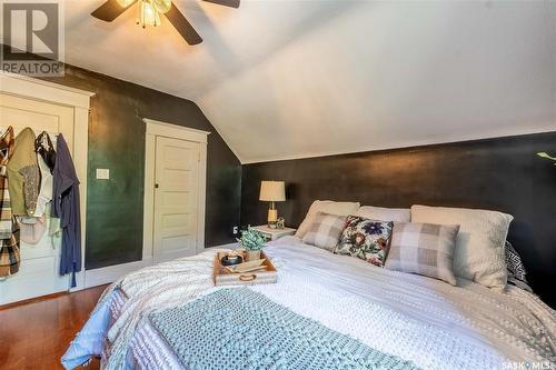 457 Ominica Street W, Moose Jaw, SK - Indoor Photo Showing Bedroom