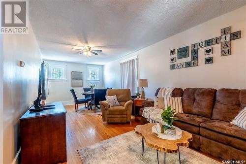457 Ominica Street W, Moose Jaw, SK - Indoor Photo Showing Living Room