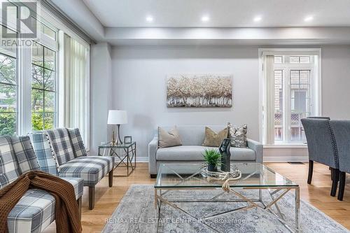 121 Stonechurch Crescent, Markham, ON - Indoor Photo Showing Living Room