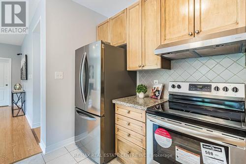 121 Stonechurch Crescent, Markham, ON - Indoor Photo Showing Kitchen