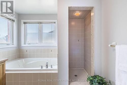 121 Stonechurch Crescent, Markham, ON - Indoor Photo Showing Bathroom