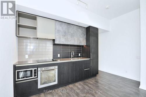 1703 - 1000 Portage Parkway, Vaughan, ON - Indoor Photo Showing Kitchen