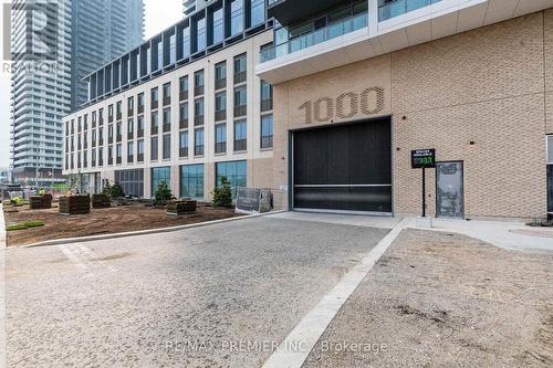 1703 - 1000 Portage Parkway, Vaughan, ON - Outdoor