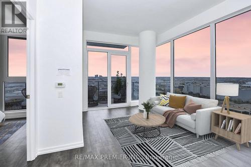 1703 - 1000 Portage Parkway, Vaughan, ON - Indoor Photo Showing Living Room