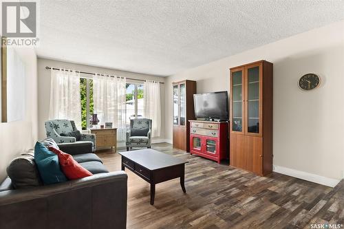 83 Arlington Street, Regina, SK - Indoor Photo Showing Living Room
