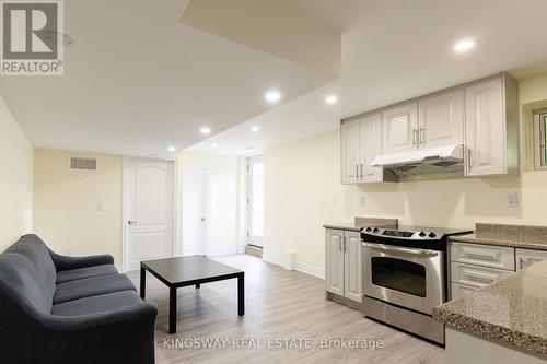 6793 Segovia Road, Mississauga, ON - Indoor Photo Showing Kitchen