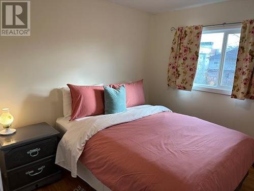 740 Cawston Avenue, Kelowna, BC - Indoor Photo Showing Bedroom