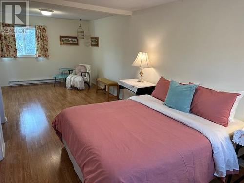 740 Cawston Avenue, Kelowna, BC - Indoor Photo Showing Bedroom