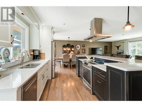 3117 Shannon Place, West Kelowna, BC - Indoor Photo Showing Kitchen With Double Sink
