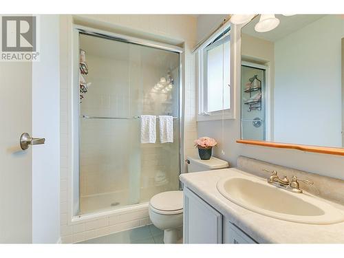 3117 Shannon Place, West Kelowna, BC - Indoor Photo Showing Bathroom