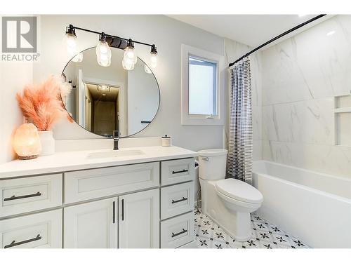 3117 Shannon Place, West Kelowna, BC - Indoor Photo Showing Bathroom