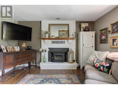 3117 Shannon Place, West Kelowna, BC - Indoor Photo Showing Living Room With Fireplace
