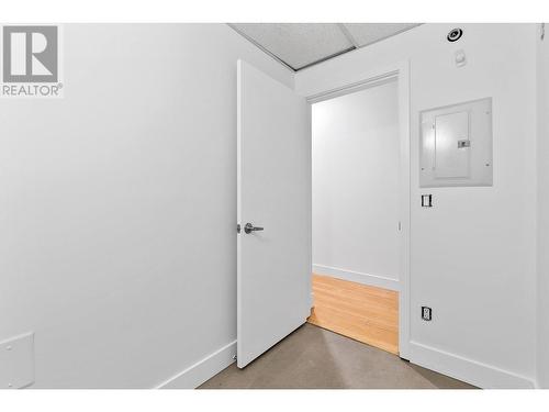 1289 Ellis Street Unit# 211, Kelowna, BC - Indoor Photo Showing Other Room