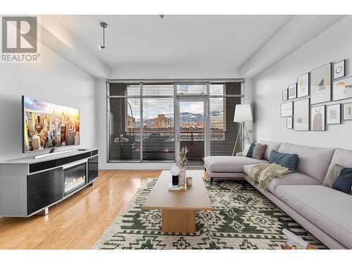 1289 Ellis Street Unit# 211, Kelowna, BC - Indoor Photo Showing Living Room