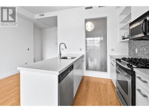 1289 Ellis Street Unit# 211, Kelowna, BC - Indoor Photo Showing Kitchen With Upgraded Kitchen