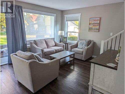 6924 Squilax Anglemont Road Unit# 6, Magna Bay, BC - Indoor Photo Showing Living Room