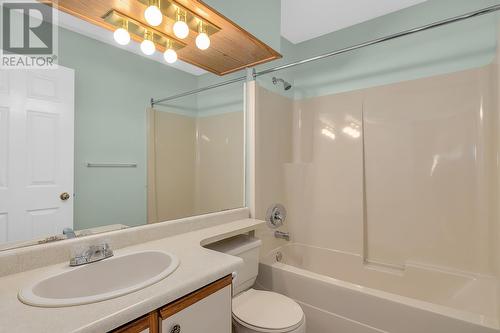360-1260 Raymer Alder Avenue, Kelowna, BC - Indoor Photo Showing Bathroom