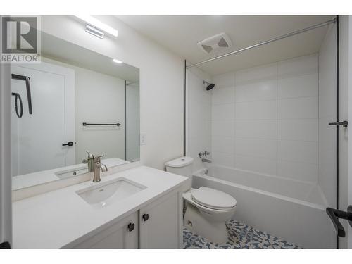 217 Elm Avenue Unit# 207, Penticton, BC - Indoor Photo Showing Bathroom