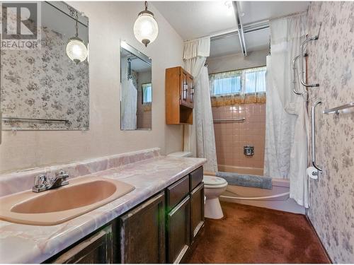 3598 South Main Street, Penticton, BC - Indoor Photo Showing Bathroom