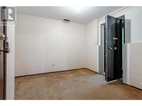 3598 South Main Street, Penticton, BC - Indoor Photo Showing Other Room