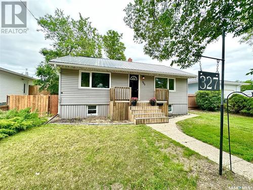 327 4Th Avenue S, Weyburn, SK - Outdoor