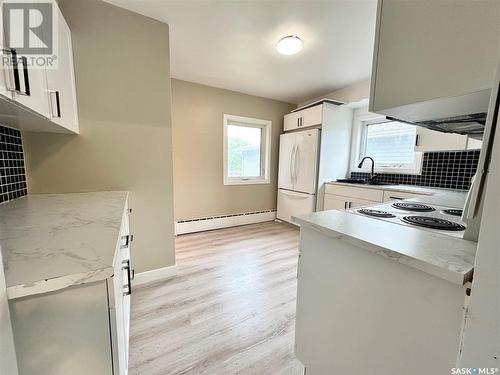 327 4Th Avenue S, Weyburn, SK - Indoor Photo Showing Kitchen